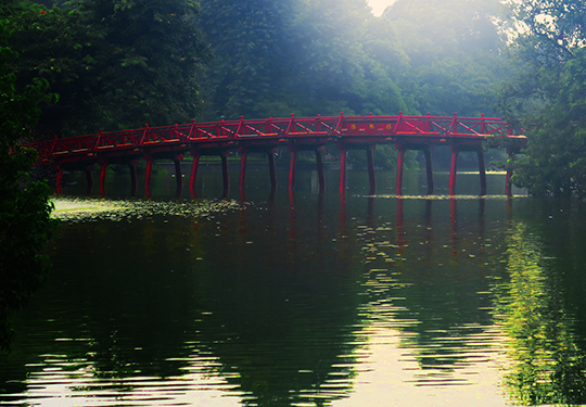 Pont du Temple de la Montagne de Jade Hanoi